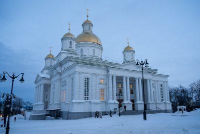 В канун Недели Крестопоклонной митрополит Серафим совершил всенощное бдение в Спасском кафедральном соборе