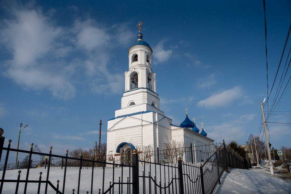 Митрополит Серафим совершил чин Пассии в храме во имя великомученика Димитрия Солунского в Каменке