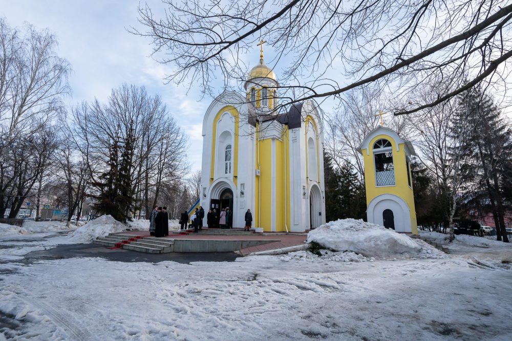 Митрополит Серафим совершил Литургию Преждеосвященных Даров в храме во имя Михаила-Архангела в Пензе