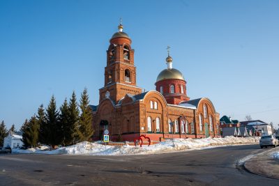 Митрополит Серафим совершил Литургию Преждеосвященных Даров в Богоявленском храме рабочего поселка Мокшан