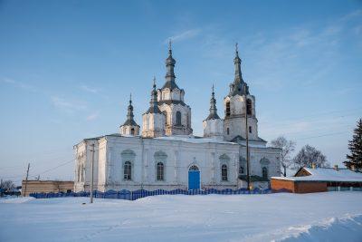 В Неделю Крестопоклонную митрополит Серафим совершил литургию в Крестовоздвиженской церкви села Козлятское