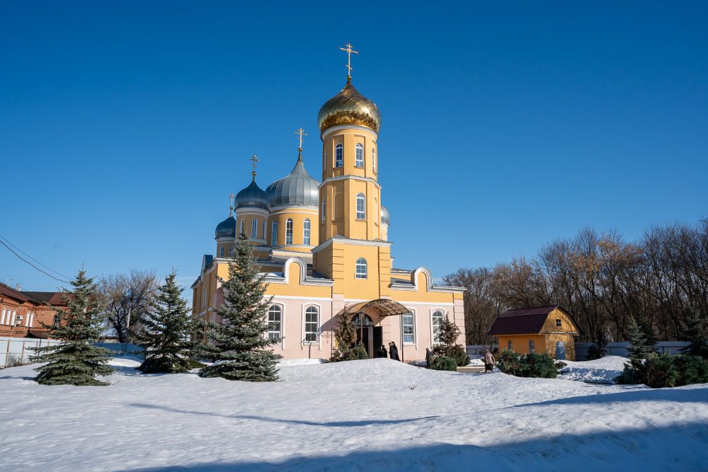 Митрополит Серафим совершил вечерню с чином Пассии в Нижнеломовском Успенском монастыре