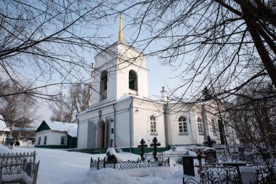 В Родительскую субботу Великого поста митрополит Серафим совершил литургию в Митрофановском храме Пензы