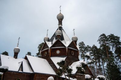 В Неделю 5-ю Великого поста митрополит Серафим совершил литургию в Никольском храме в Ахунах
