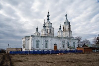 В Неделю Крестопоклонную митрополит Серафим совершил литургию в Крестовоздвиженской церкви села Козлятское