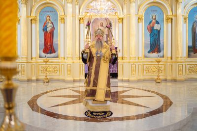 В канун Недели Крестопоклонной митрополит Серафим совершил всенощное бдение в Спасском кафедральном соборе