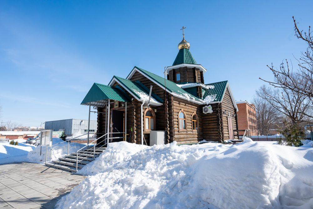 В день престольного торжества митрополит Серафим совершил литургию в храме во имя блаженной Матроны Московской в Пензе