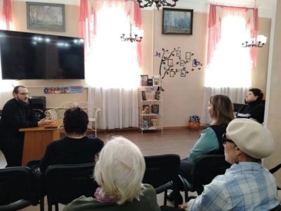 В рамках проекта «Библейские сюжеты в искусстве» священник Павел Колесников встретился с горожанами