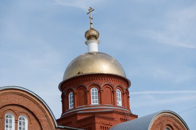 Митрополит Серафим совершил Литургию Преждеосвященных Даров в Богоявленском храме рабочего поселка Мокшан