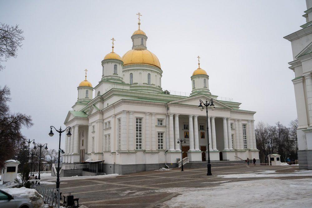 Митрополит Серафим совершил утреню с чтением Великого канона преподобного Андрея Критского в Спасском кафедральном соборе