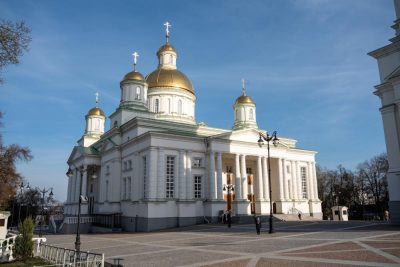 Митрополит Серафим совершил утреню с чтением 12-ти Евангелий Страстей Христовых в Спасском кафедральном соборе