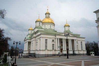 В канун праздника Входа Господня в Иерусалим митрополит Серафим совершил всенощное бдение в Спасском кафедральном соборе