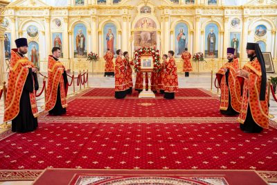 В канун Антипасхи митрополит Серафим совершил всенощное бдение в Спасском кафедральном соборе