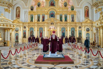 В Великую Среду митрополит Серафим совершил Литургию Преждеосвященных Даров в Спасском кафедральном соборе