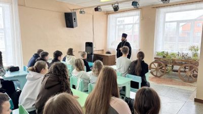 Священники рассказали школьникам о празднике Пасхи