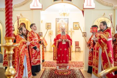 В день Антипасхи митрополит Серафим совершил литургию в Воскресенском храме при епархиальном управлении