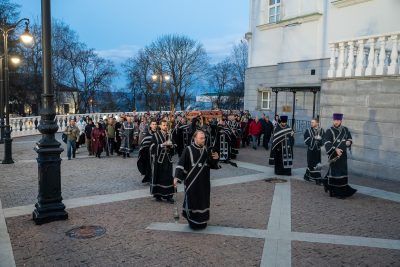 Митрополит Серафим совершил утреню Великой Субботы с чином погребения в Спасском кафедральном соборе