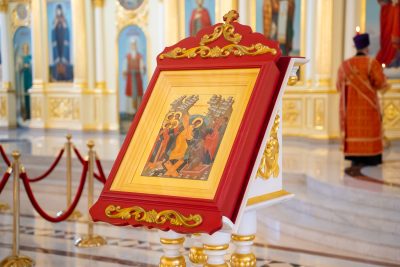 В канун отдания праздника Пасхи митрополит Серафим совершил Пасхальные вечерню и утреню в Спасском кафедральном соборе