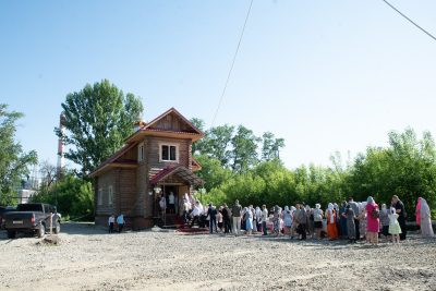 Митрополит Серафим совершил малое освящение храма в честь святителя Спиридона Тримифунтского в микрорайоне КПД 