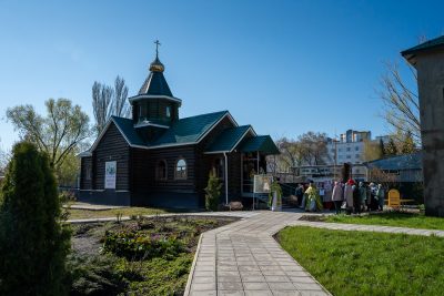 В престольный праздник митрополит Серафим совершил литургию в храме блаженной Матроны Московской