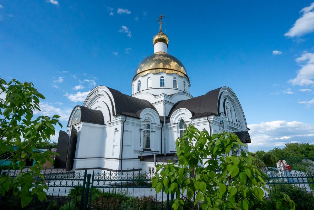 Митрополит Серафим возглавил торжества по случаю 25-летия со дня обретения мощей священноисповедника Иоанна Оленевского