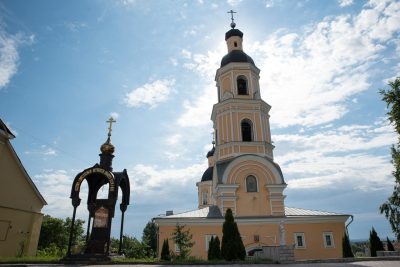 В день отдания праздника Пасхи митрополит Серафим совершил литургию в Покровском архиерейском соборе Пензы