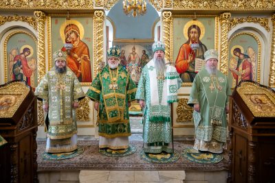Митрополит Серафим возглавил торжества по случаю 25-летия со дня обретения мощей священноисповедника Иоанна Оленевского