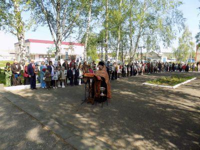В Степановке священник Михаил Земцов совершил благодарственный молебен за дарование Победы в Великой Отечественной войне
