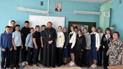 Священник рассказали школьникам села Вазерки о святом Георгии Победоносце