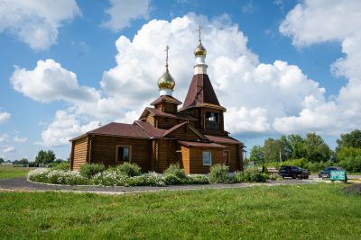 В Неделю всех святых, в земле Российской просиявших, митрополит Серафим совершил литургию в Христорождественском храме села Кижеватово