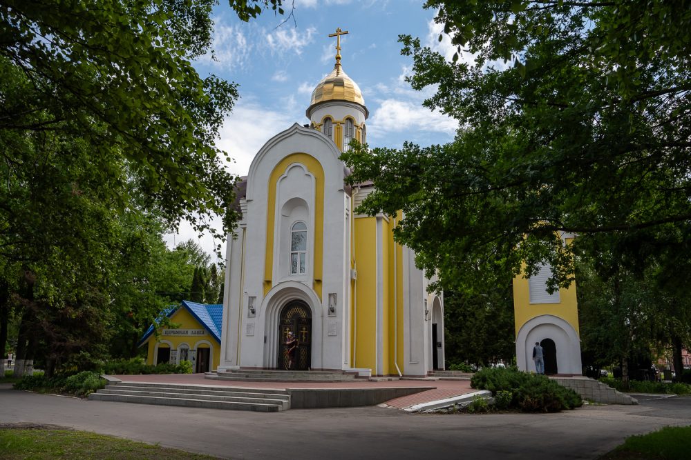 В День памяти и скорби митрополит Серафим совершил литию в храме Михаила Архангела на площади Победы