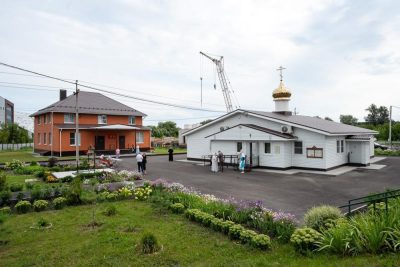 В престольный праздник митрополит Серафим совершил литургию в храме преподобной Евфросинии Московской