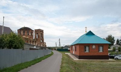 В престольный праздник митрополит Серафим совершил литургию во Владимирском храме села Лебедевки
