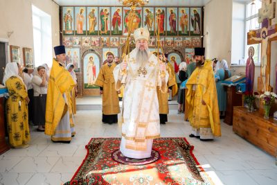 В Неделю 5-ю по Пятидесятнице митрополит Серафим совершил литургию во Введенской церкви села Чемодановка