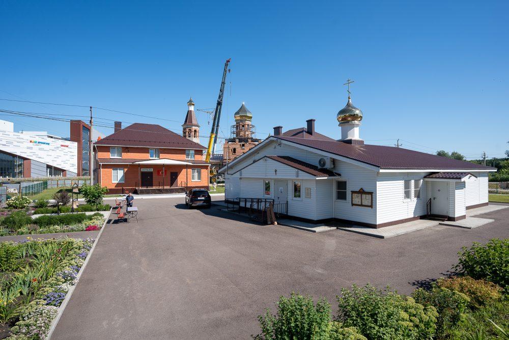 В престольный праздник митрополит Серафим совершил литургию в храме преподобной Евфросинии Московской