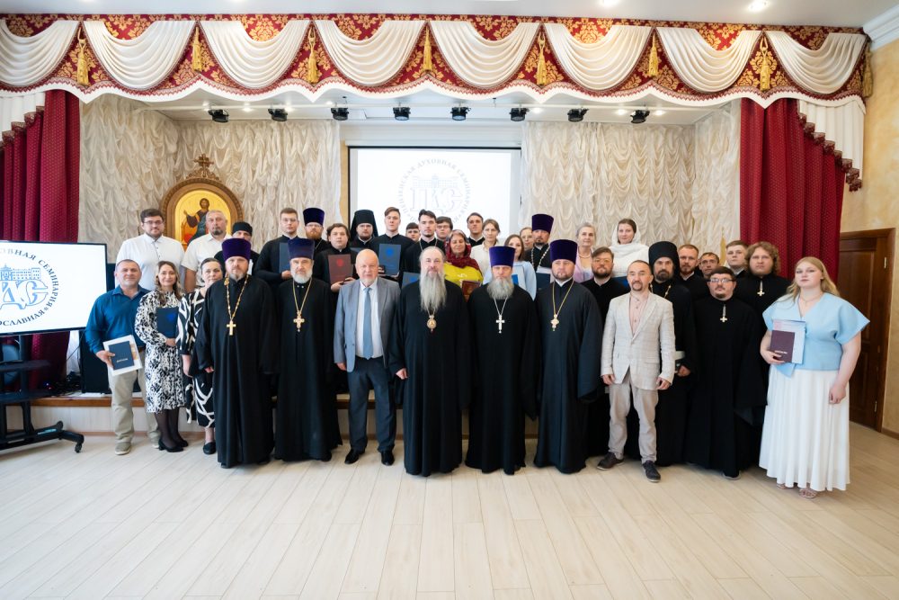 В Пензенской духовной семинарии состоялась церемония вручения дипломов