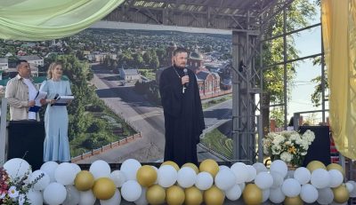 Священник поздравил мокшанцев с Днем семьи, любви и верности