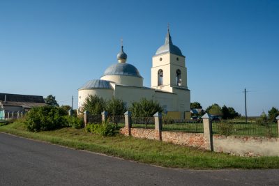 В Неделю 12-ю по Пятидесятнице митрополит Серафим совершил литургию в Никольской церкви села Нечаевка