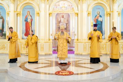 В канун Недели 9-й по Пятидесятнице митрополит Серафим совершил всенощное бдение в Спасском кафедральном соборе