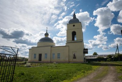 В Неделю 12-ю по Пятидесятнице митрополит Серафим совершил литургию в Никольской церкви села Нечаевка