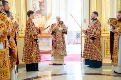 В день престольного праздника митрополит Серафим совершил литургию в Спасском кафедральном соборе