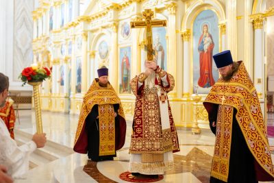 В канун престольного праздника митрополит Серафим совершил всенощное бдение в Спасском кафедральном соборе