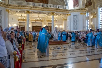 Митрополит Серафим совершил литургию и молебен перед началом учебного года в Спасском кафедральном соборе