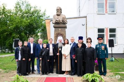 Митрополит Серафим освятил памятник святителю Луке Крымскому в городе Заречном