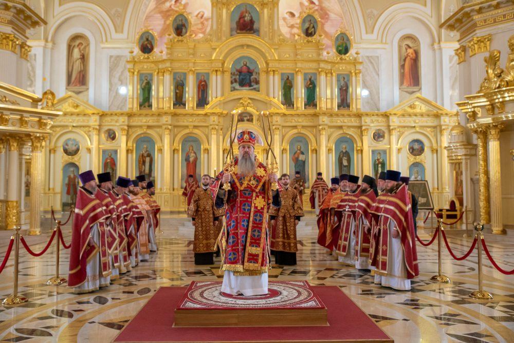 В день памяти новомучеников Пензенских митрополит Серафим совершил литургию в Спасском кафедральном соборе