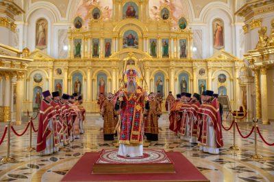В день памяти новомучеников Пензенских митрополит Серафим совершил литургию в Спасском кафедральном соборе