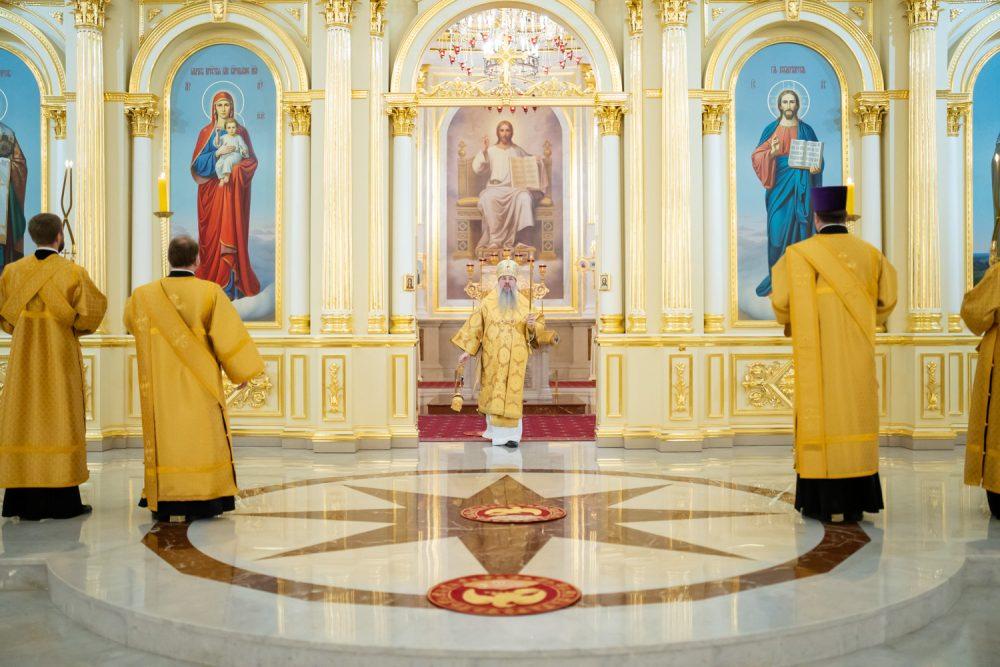В канун Недели 16-й по Пятидесятнице митрополит Серафим совершил всенощное бдение в Спасском кафедральном соборе