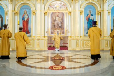 В канун Недели 16-й по Пятидесятнице митрополит Серафим совершил всенощное бдение в Спасском кафедральном соборе