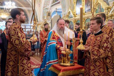 В канун дня памяти новомучеников Пензенских митрополит Серафим совершил всенощное бдение в Митрофановском храме Пензы