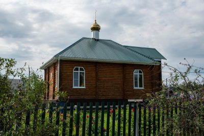 Митрополит Серафим совершил литургию в храме в честь Архистратига Божия Михаила в селе Большая Елань